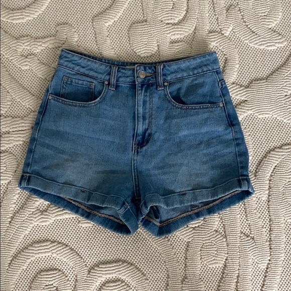 SOLD High waisted denim mom shorts - Picture 2 of 3